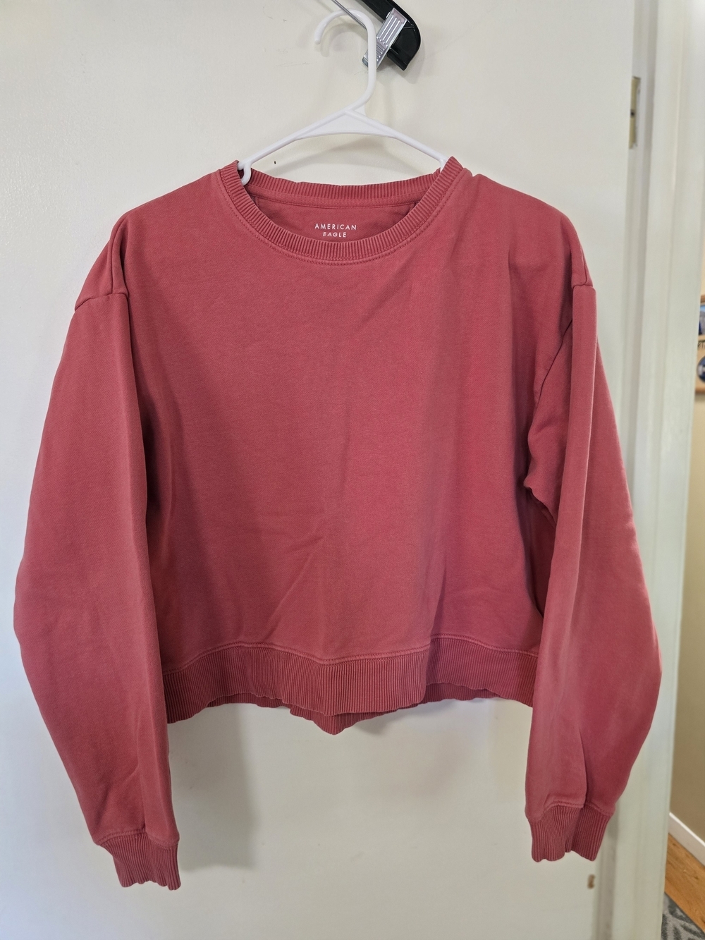 American Eagle Women's Small Cropped Crewneck Sweatshirt Pink Fleece Pullover